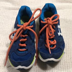 Underarmour boys shoes